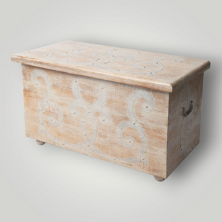 Wooden chest/Coffee table